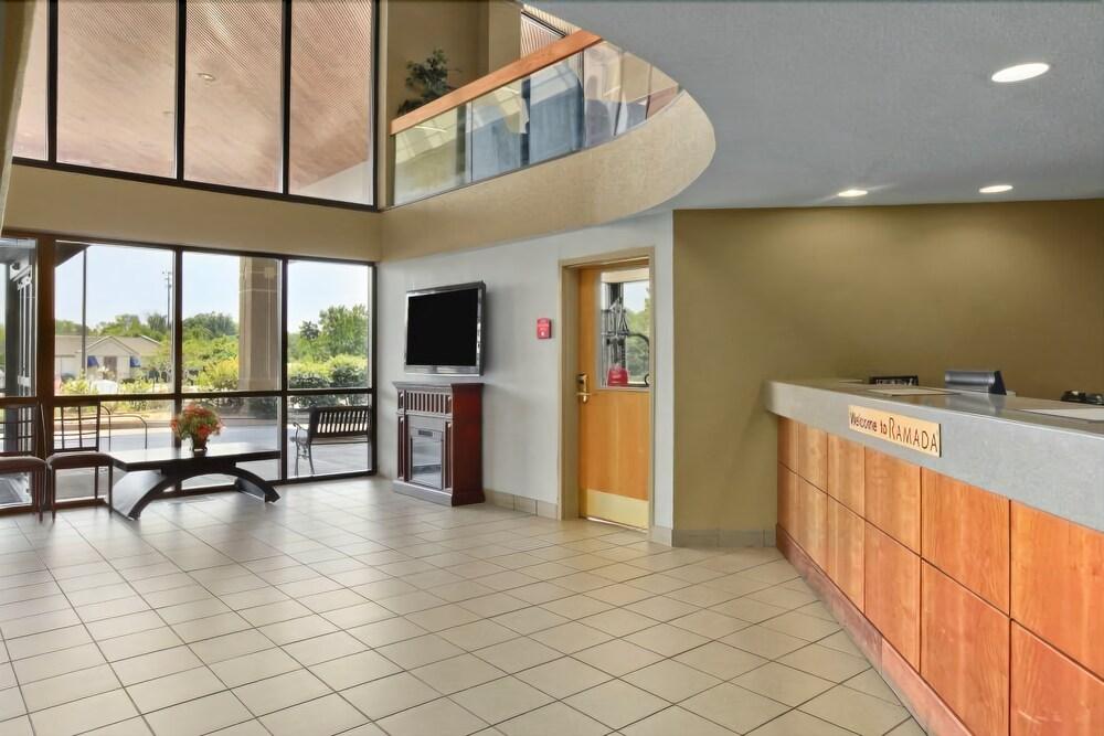 Ramada By Wyndham Columbus North Hotel Westerville Exterior photo