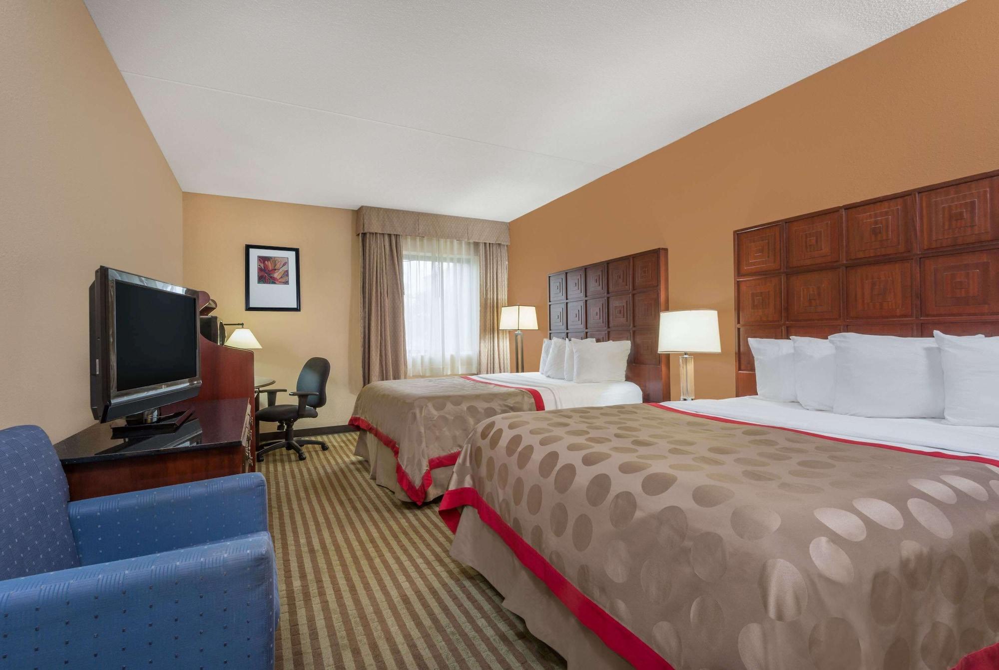 Ramada By Wyndham Columbus North Hotel Westerville Exterior photo