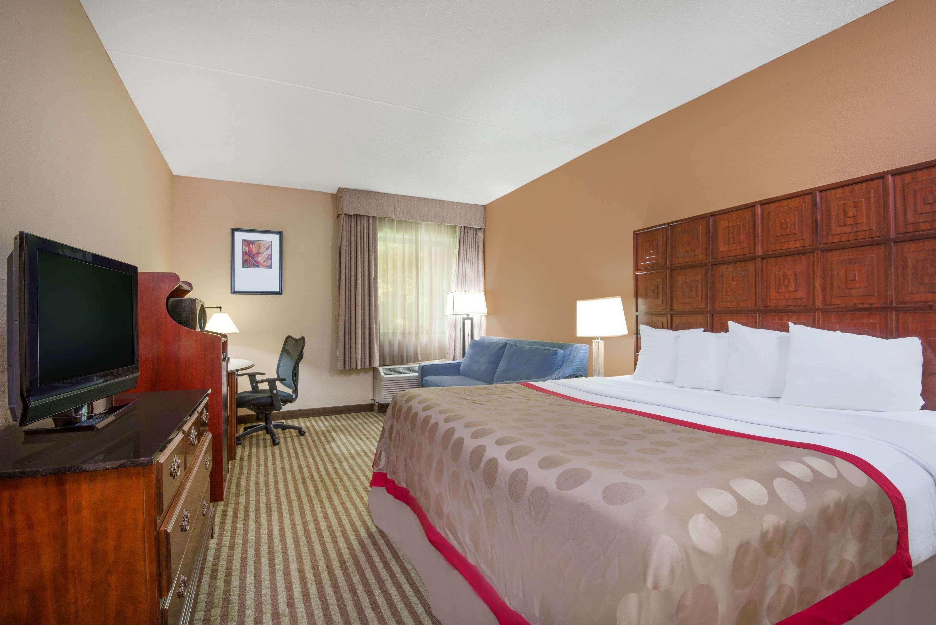 Ramada By Wyndham Columbus North Hotel Westerville Exterior photo