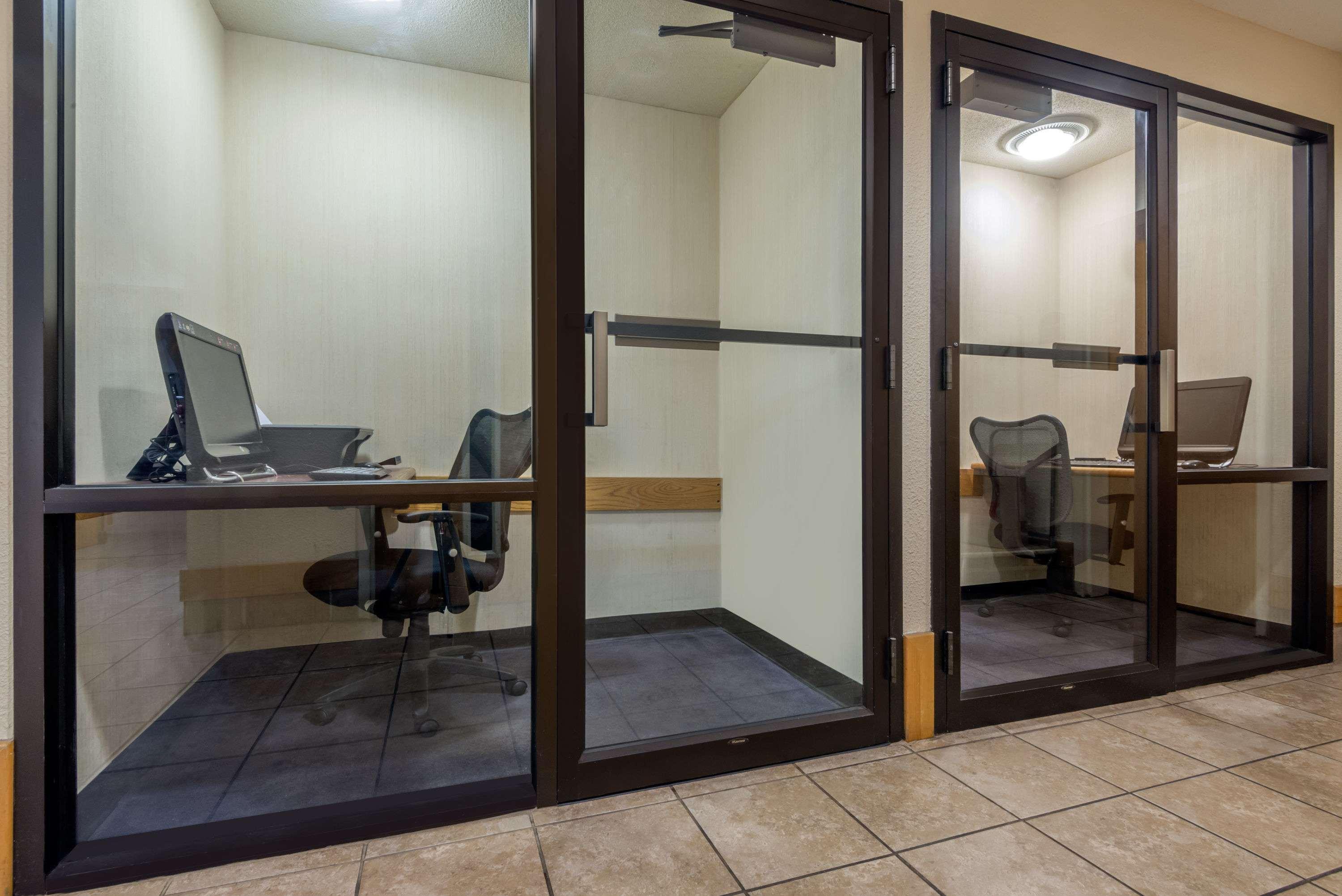 Ramada By Wyndham Columbus North Hotel Westerville Exterior photo