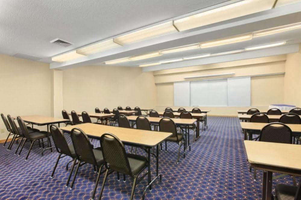Ramada By Wyndham Columbus North Hotel Westerville Exterior photo